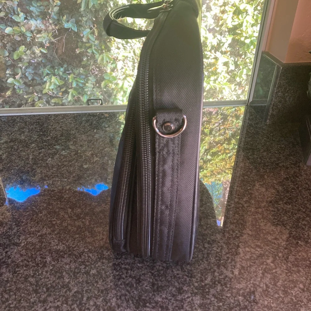 Kenneth Cole Reaction Black laptop case